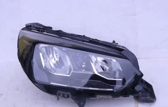 Peugeot 2008 II Headlight/headlamp 9833036180 90200108