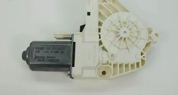 Audi Q3 8U Front door window regulator motor 8K0959802B