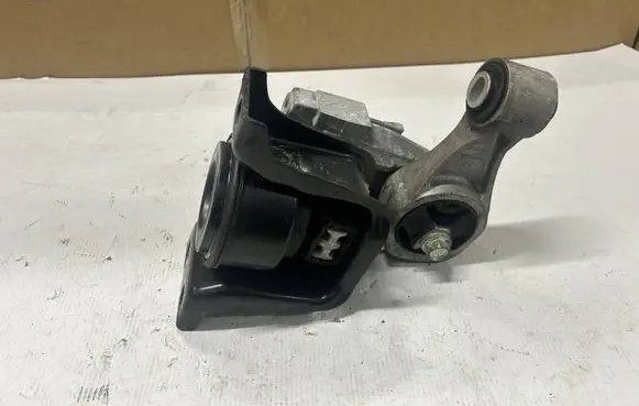 Engine mount bracket