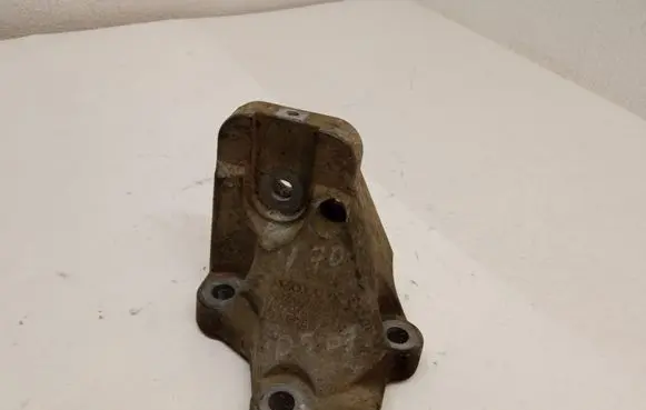 Volvo V70 Engine mounting bracket 307415674