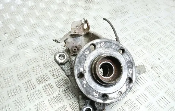 Volkswagen PASSAT B6 Front wheel hub spindle knuckle