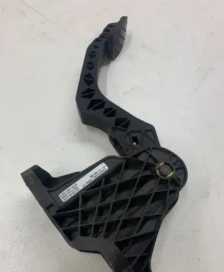 Volkswagen Golf V Clutch pedal 1K1721059BB 39001537643