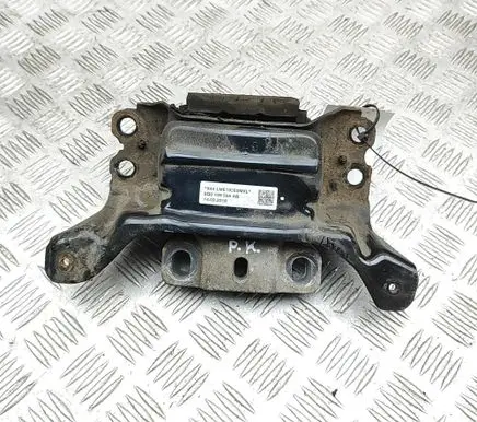 Volkswagen PASSAT B8 Engine mount bracket 5Q0199555AB