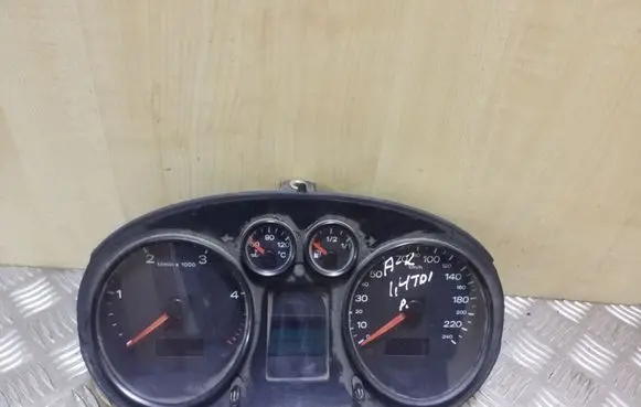 Audi A2 Speedometer (instrument cluster) 8Z0920900 110080020001