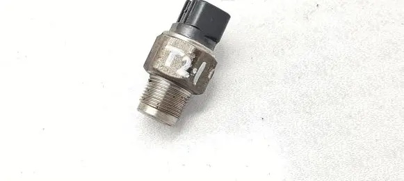 Toyota Avensis T270 Fuel pressure sensor 8945820050