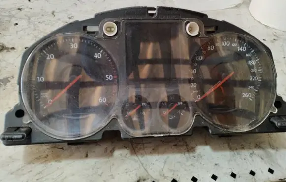 Volkswagen PASSAT B6 Speedometer (instrument cluster) A2C53194181