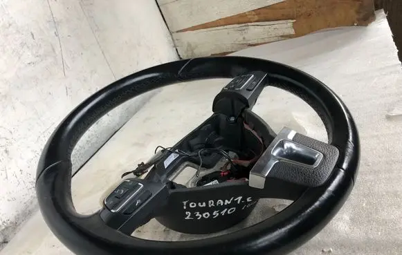 Volkswagen Touran II Steering wheel 61978150G