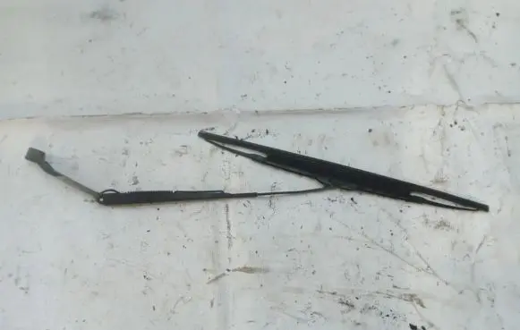 Suzuki Baleno EG Front wiper blade arm