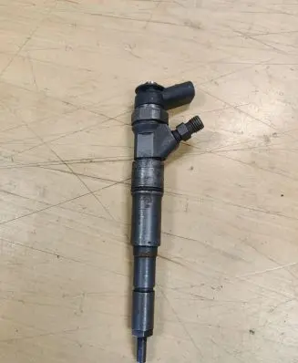 BMW 5 E60 E61 Fuel injector 7788609