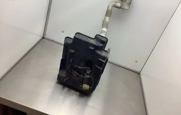 Audi A3 S3 8P Windshield washer fluid reservoir/tank 1K0955453Q 1K0955453R 1K0955453S
