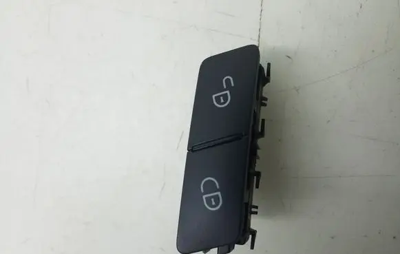 Mercedes-Benz C W204 Central locking switch button A2048706410