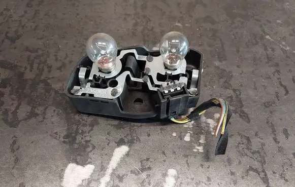 BMW 3 E46 Tail light bulb cover holder 7165743