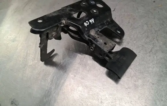 Audi A6 S6 C6 4F Engine bonnet/hood lock/latch loop/hook 4F0823480A