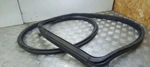 Maserati Levante Rubber seal front door (on door) 670032870