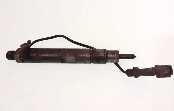 Volkswagen Golf III Fuel injector 028130201J