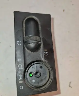 Volkswagen Golf III Light switch 1H6941531A
