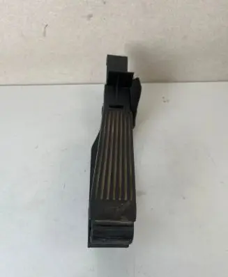 Mercedes-Benz E W211 Accelerator throttle pedal A2113000804