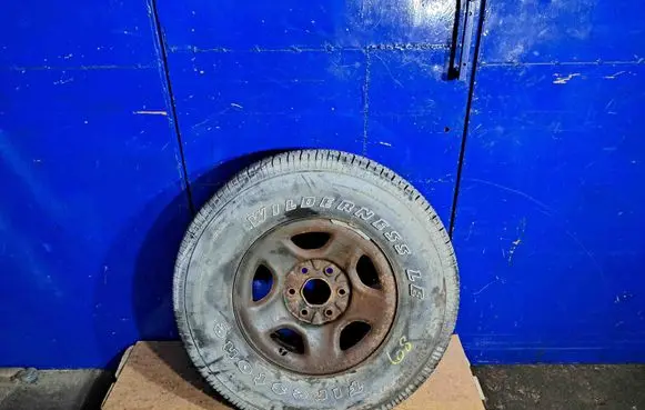 Chevrolet Tahoe R12 spare wheel