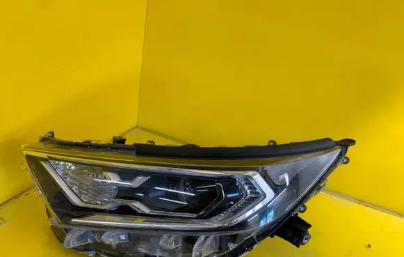 Toyota RAV 4 (XA50) Headlight/headlamp 982657278055