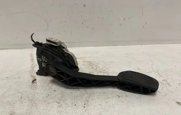 Volvo V70 Accelerator throttle pedal 30636005 6PV00853702