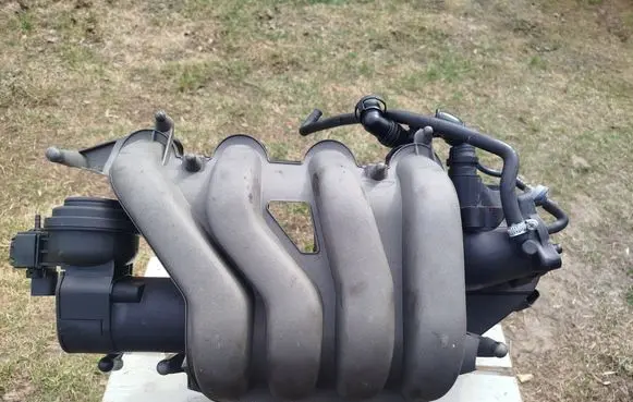 Audi A3 S3 8P Intake manifold 06F133210D