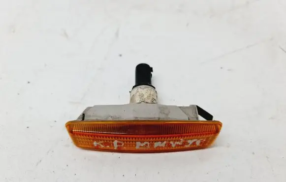 BMW 5 E39 Front fender indicator light 8360589