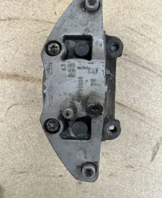 Volvo XC90 Front brake caliper 30636354