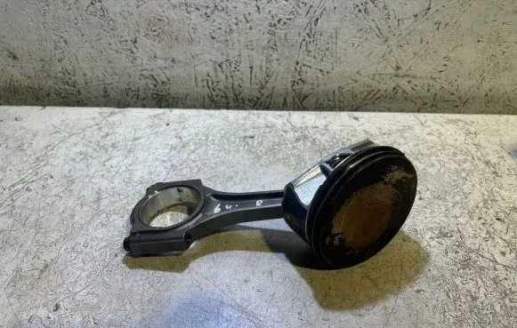 Jeep Grand Wagoneer Piston with connecting rod