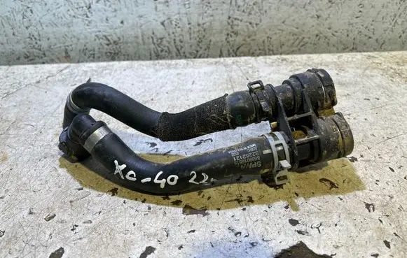 Volvo XC40 Engine coolant pipe/hose 8889016515 AD6HC 32252121