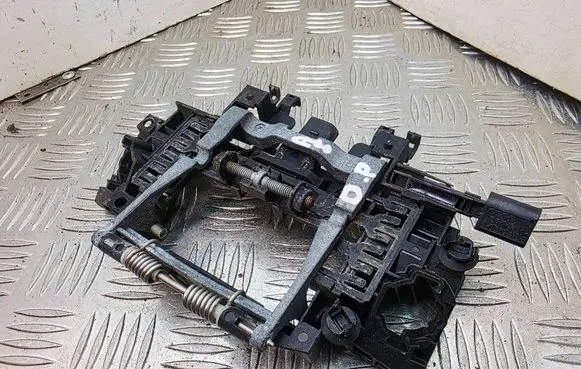 Audi A8 S8 D3 4E Front door exterior handle/bracket 4E0839886