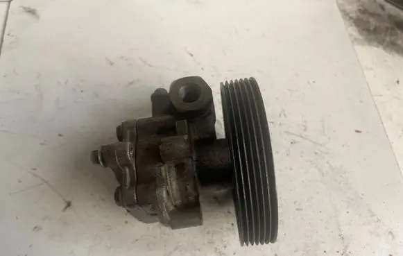 Ford Fusion Power steering pump 2S6C3A696DD