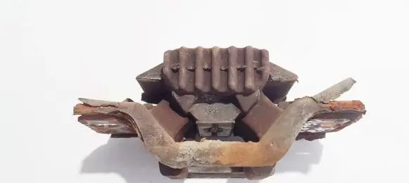 Ford Fiesta Engine mount bracket