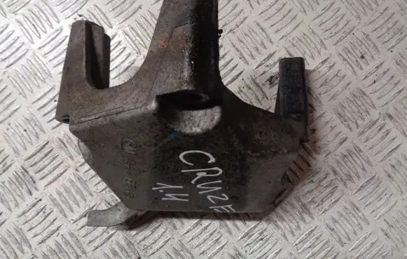 Chevrolet Cruze Engine mounting bracket 13248477