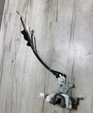 Toyota Hilux VIII Rear door lock