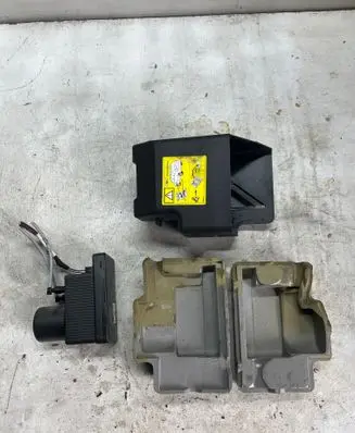 Mercedes-Benz E W211 Central locking vacuum pump 2038000048 0132006365