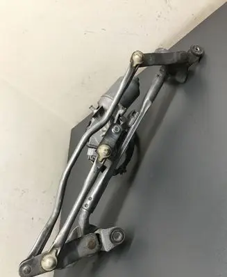Mazda 5 Front wiper linkage and motor
