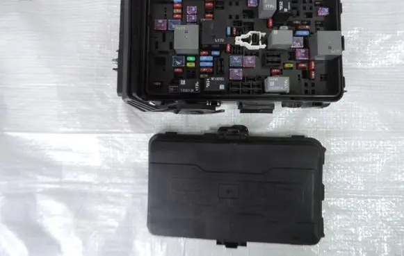 Opel Insignia B Fuse box set 39116626