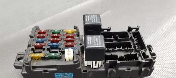 Mitsubishi Galant Relay mounting block MB920106