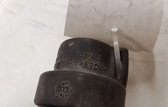 Volkswagen Golf V Vacuum valve 05813359