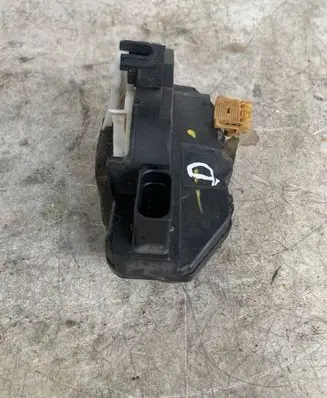 Opel Insignia A Front door lock