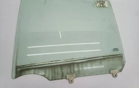 Nissan Tiida C11 Rear door window glass