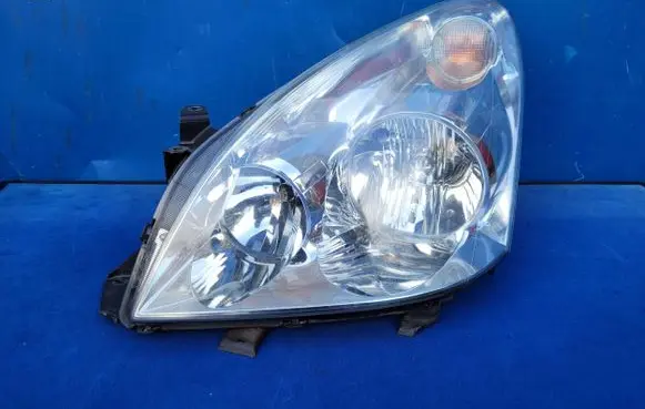 Toyota Corolla Verso E121 Headlight/headlamp
