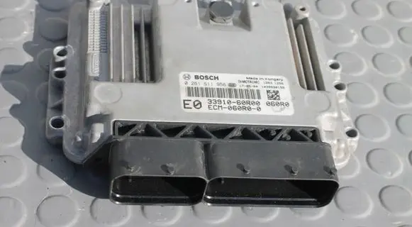 Suzuki SX4 S-Cross Engine control unit/module 060R0