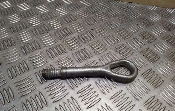 Mercedes-Benz CLS C219 Towing hook eye 