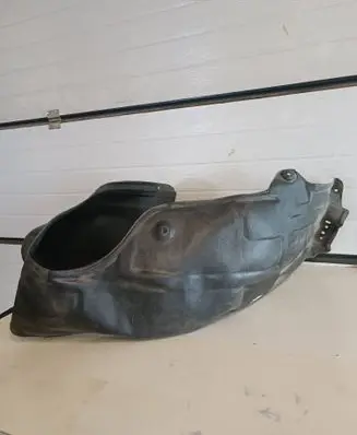 Front wheel arch liner splash guards