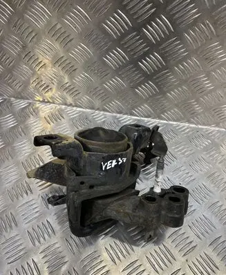 Toyota Verso Engine mount bracket