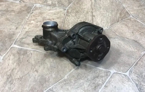 Mercedes-Benz A W169 Water pump A6402010001