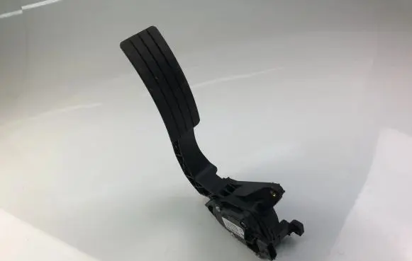 Renault Clio IV Accelerator throttle pedal bracket 180029347R
