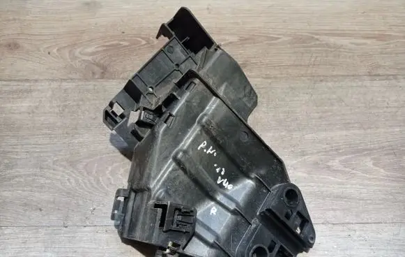 Volvo V40 Rear door exterior handle/bracket 933447105 31276221