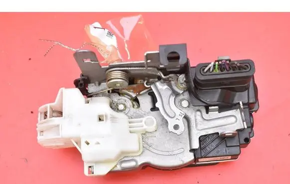 Volvo V40 Rear door lock 31391828